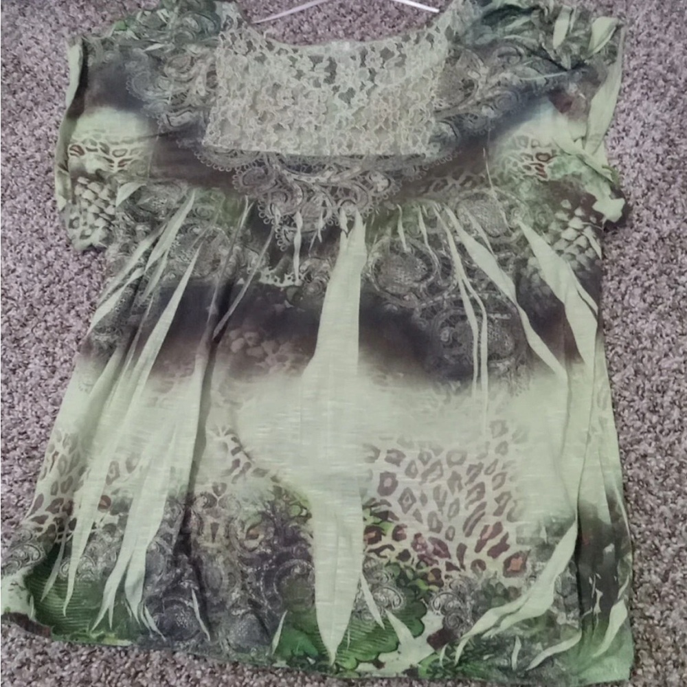 Green Patterned Blouse - Picture 2 of 4